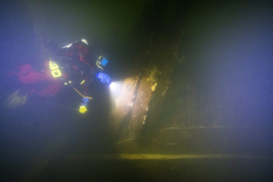 Marinarkæolog Patrik Höglund ved Äpplet. Foto: Jim Hansson/Vrak