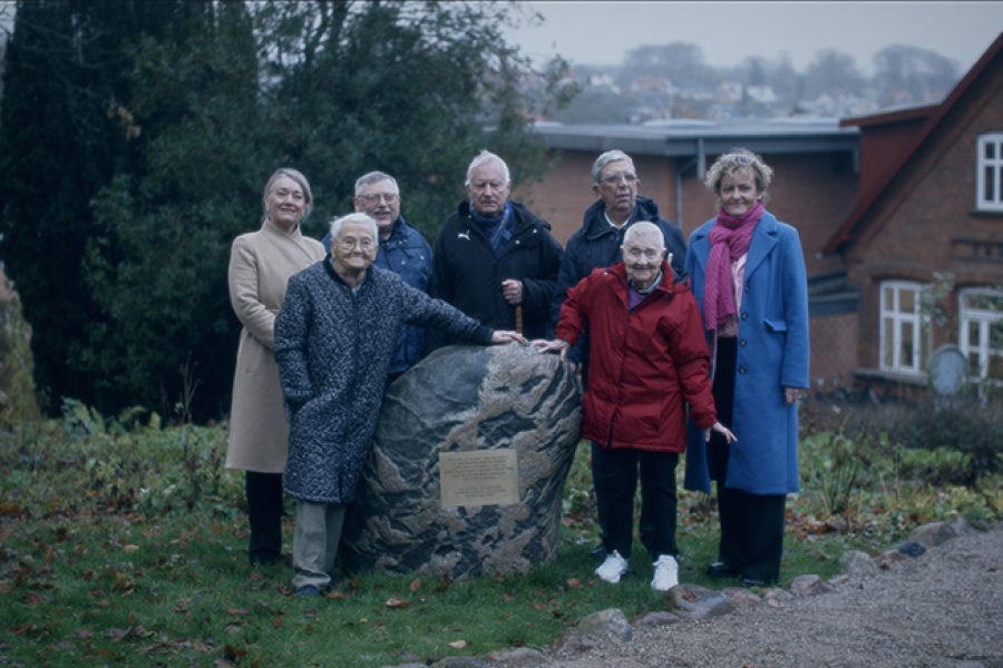 På billedet ses Sarah, leder af Danmarks Forsorgsmuseum, Regine, Hans Oluf, Ove, Torben, Karoline og Pernille Rosenkrantz-Theil, Social- og Boligminister. Foto: Anders Mielcke Grønbæk