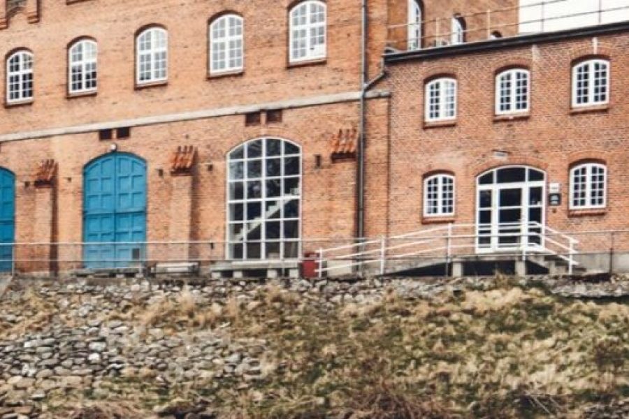 Energimuseet er bygget op omkring Gudenaacentralen ved Tange sø. Foto: Energimuseet